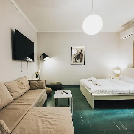 Athenian Korai By Zeussuites * 雅典